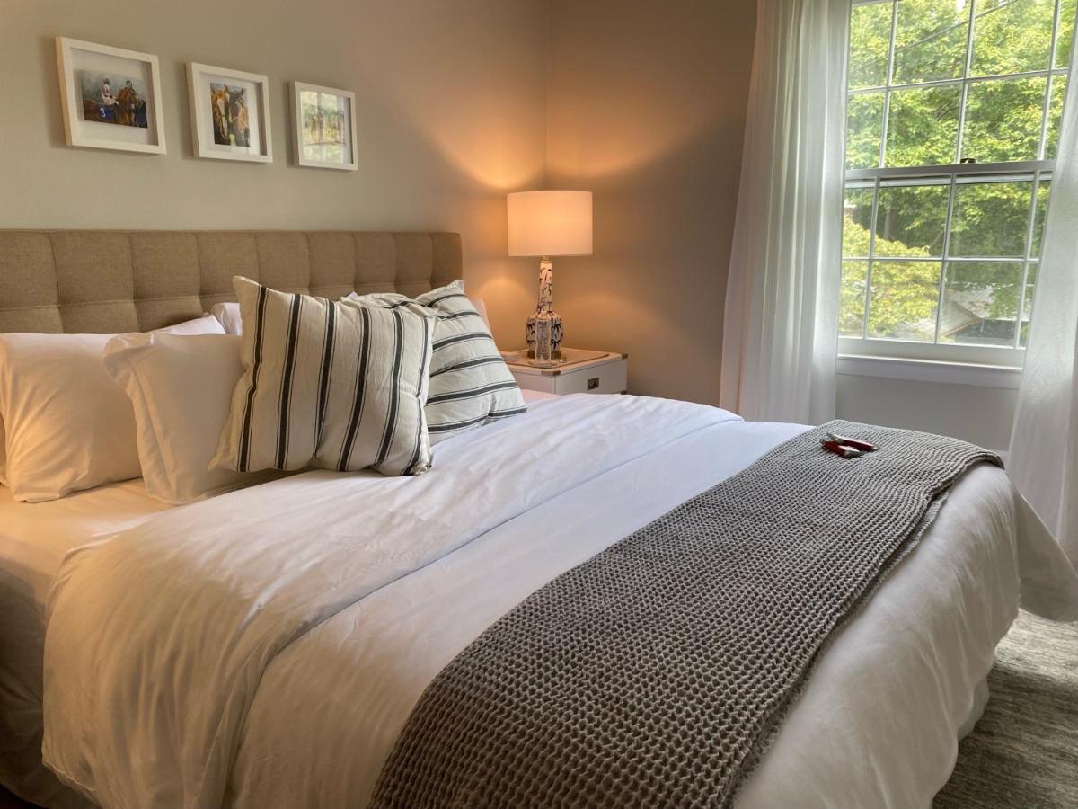 Versailles Rose Hill Inn מראה חיצוני תמונה