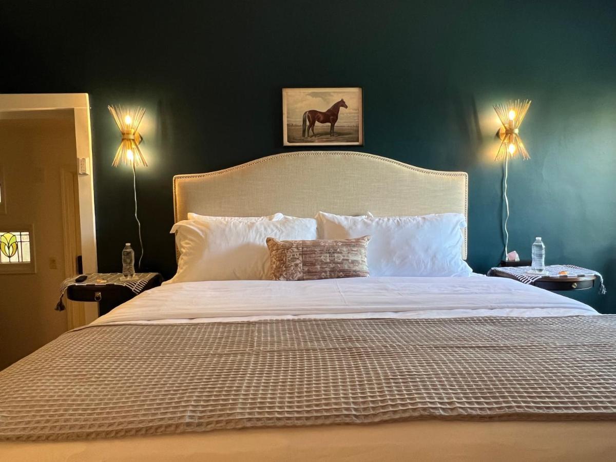 Versailles Rose Hill Inn מראה חיצוני תמונה