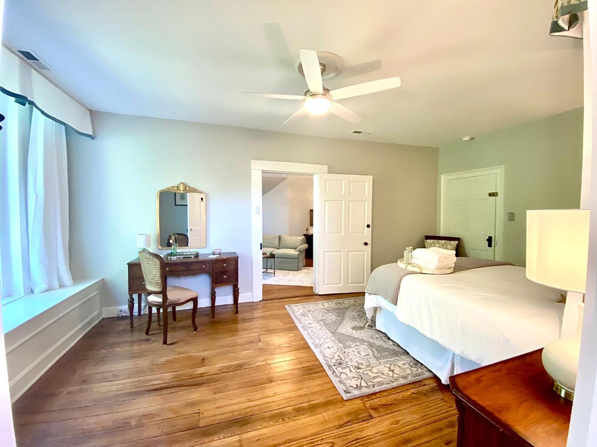 Versailles Rose Hill Inn מראה חיצוני תמונה