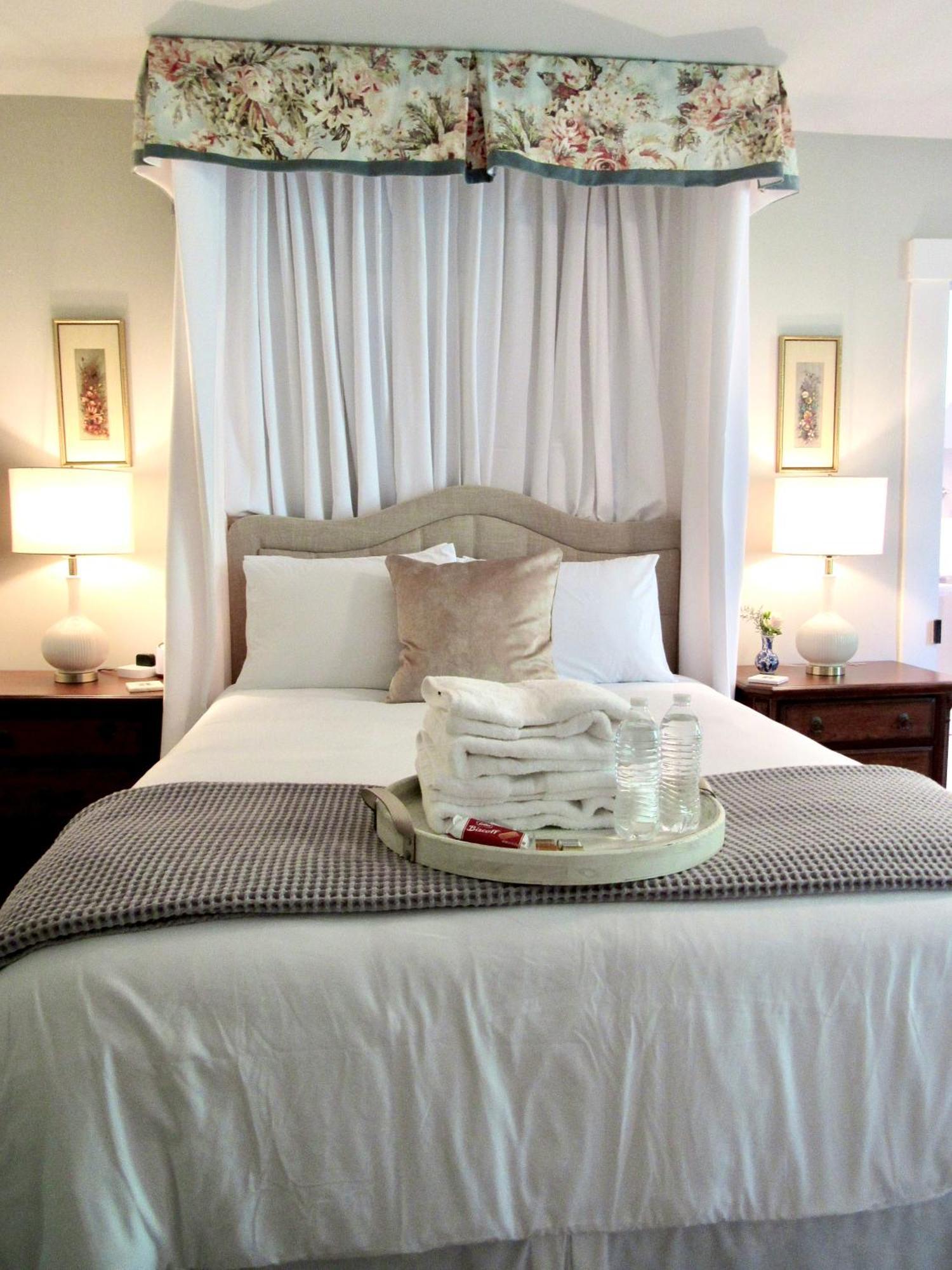 Versailles Rose Hill Inn מראה חיצוני תמונה